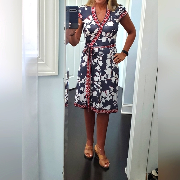 BCBGMAXAZRIA Floral Wrap Dress, Size XXS - Picture 4 of 7